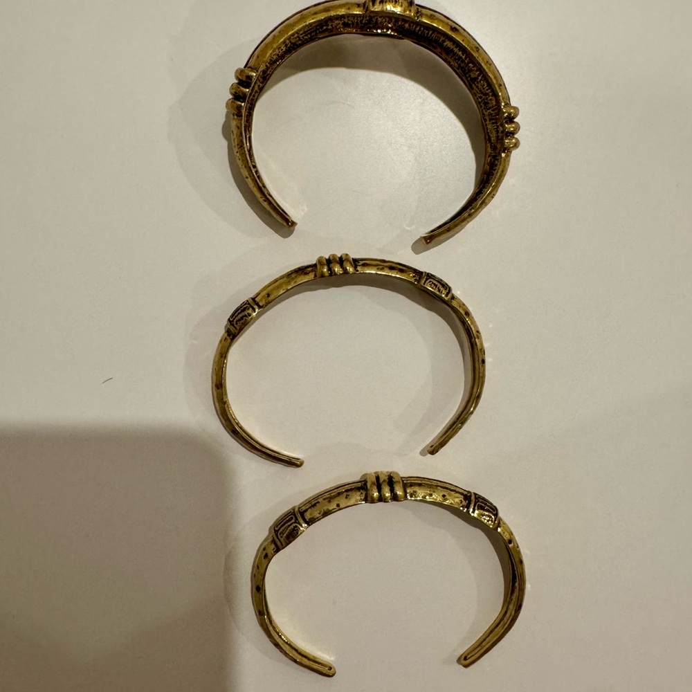 Zara Hammered Metal Gold-Tone Chunky Bangle Bracelet Set of 3 - Picture 5 of 5